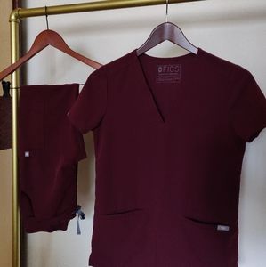 Figs burgundy scrub set